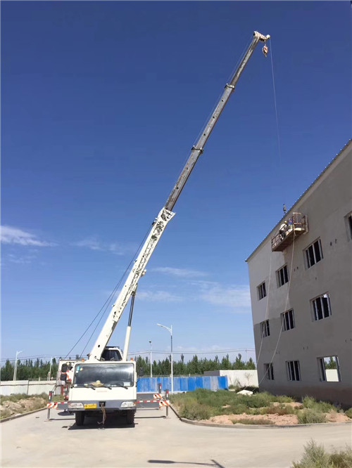 鹿泉区“轻装强干”—— 吊车的 “轻量化臂架” 技术